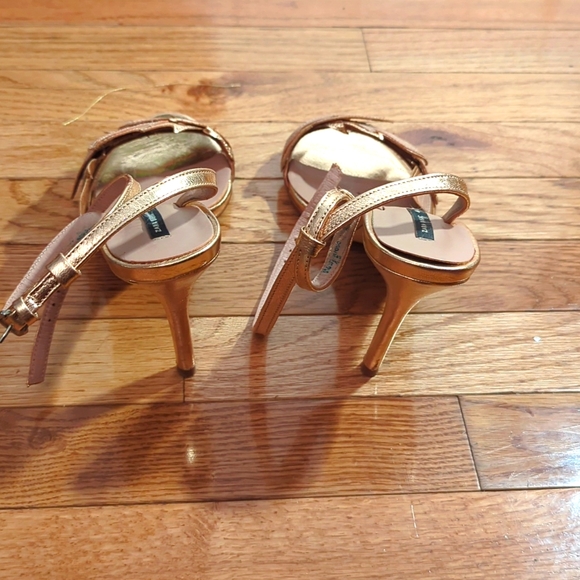 Zara Heeled Sandals with a Leaf Pattern - Picture 3 of 3